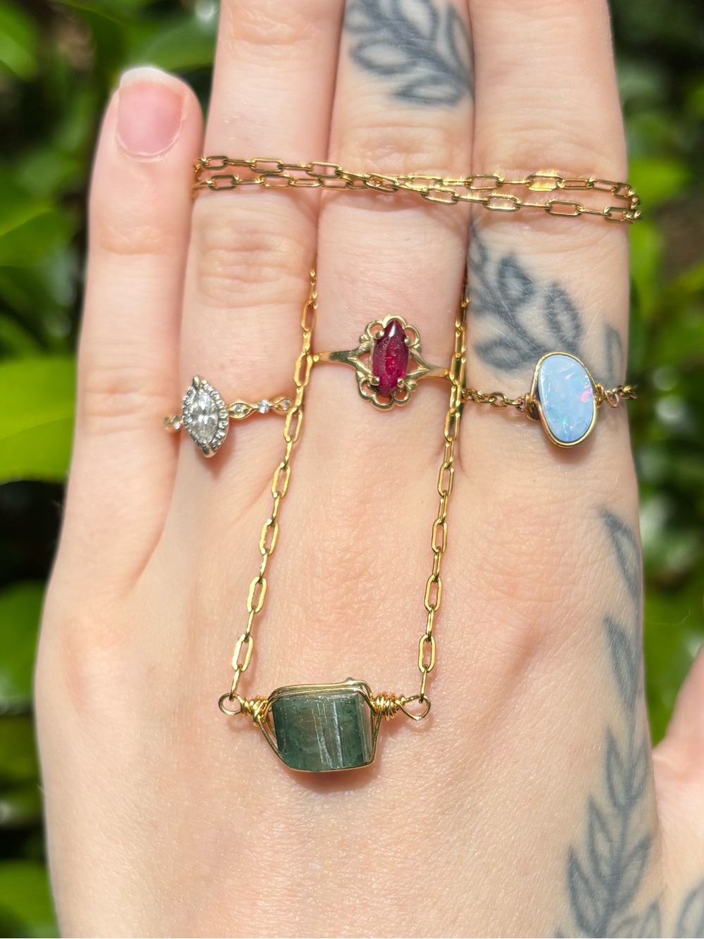Green tourmaline built in necklace